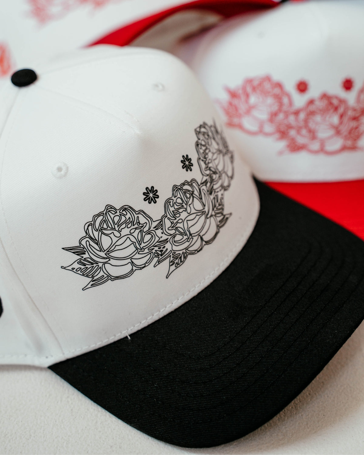 Traditional Hat - White/Black